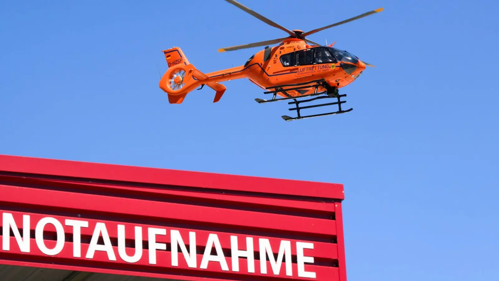 Der Gesundheitszustand einer bei einem Sturz lebensgefährlich verletzten Akrobatin ist wieder stabil. (Symbolbild) (Foto: Julian Stratenschulte/dpa)