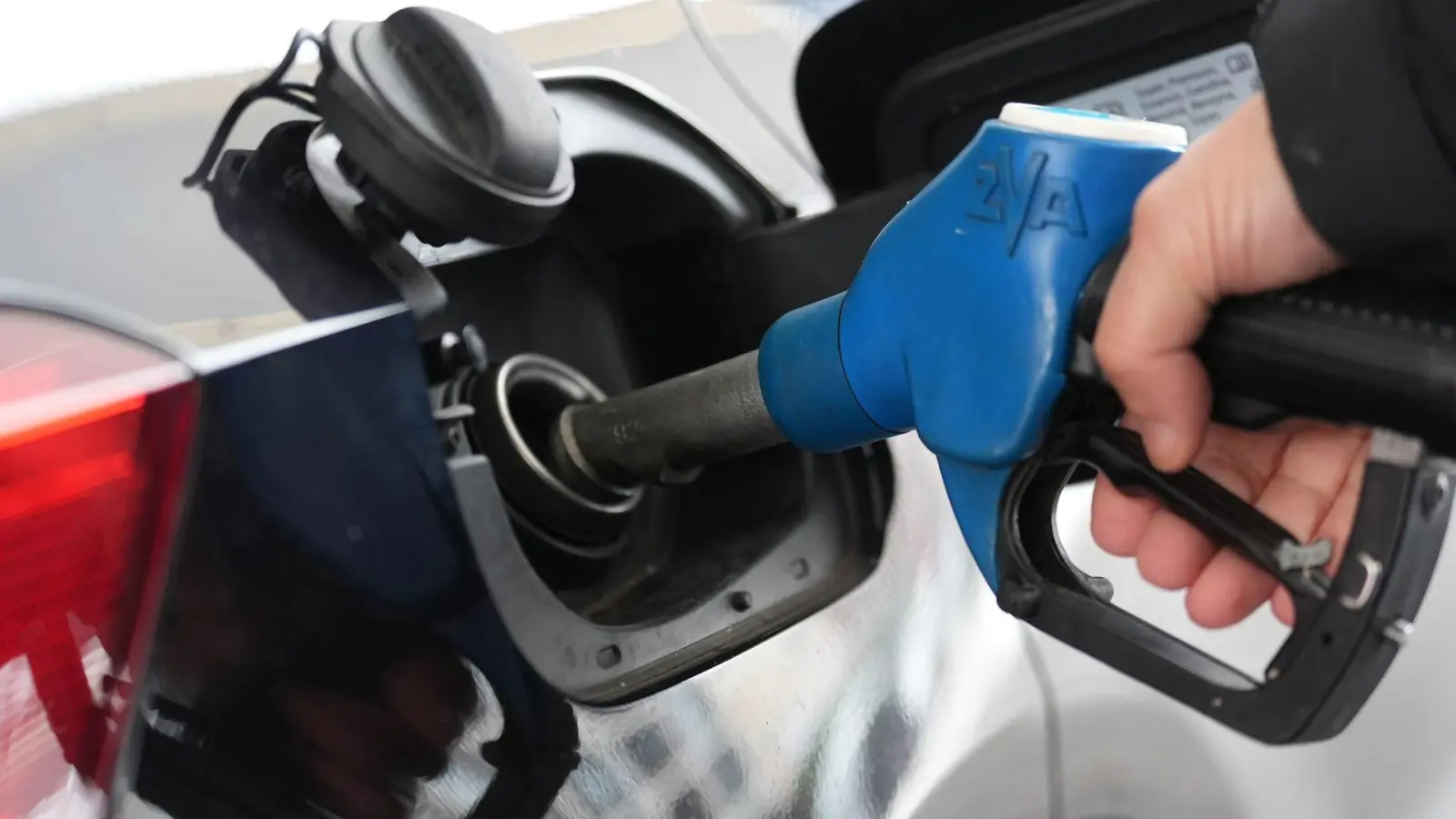 Bund und Länder stellen für den neuen Tankrabatt rund 2,5 Milliarden Euro bereit. (Symbolbild) (Foto: Marcus Brandt/dpa)