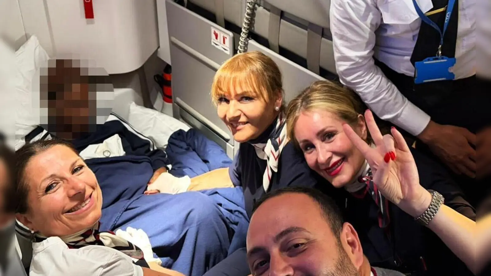 Auf dem Flug aus dem Senegal nach Italien hat eine Passagierin ein Kind zur Welt gebracht. (Foto: Handout) (Foto: -/Ita Airways/dpa)