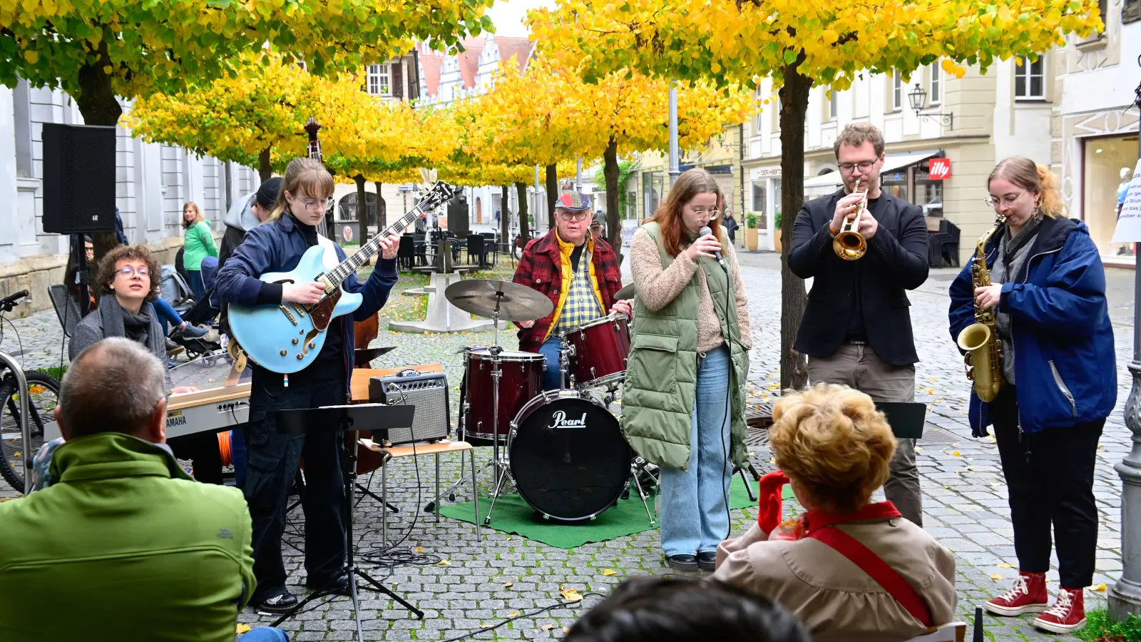Spielte beim Kick-off spontan mit: Schlagzeuger Volker Dorn von den Ansbacher DornBirds. (Foto: Jim Albright)