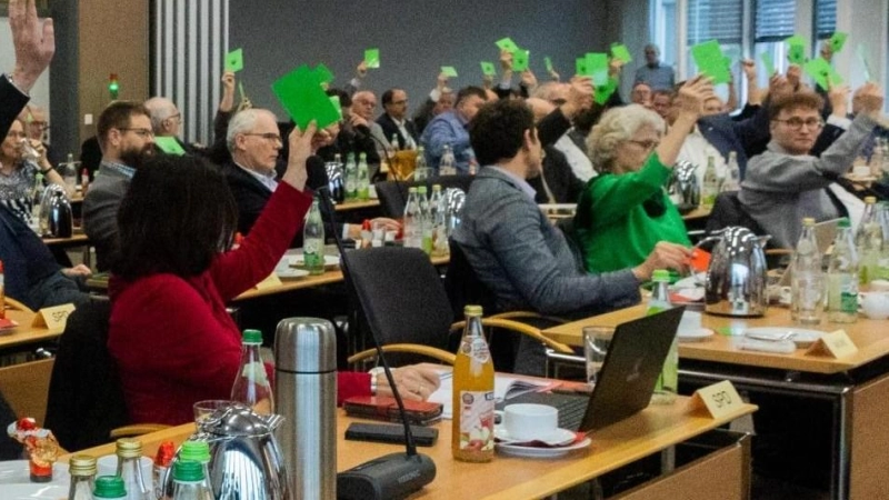 Beschlüsse fallen wie hier im Ansbacher Kreistag der vergangenen Wahlperiode weiterhin im kompletten Gremium oder im Kreisausschuss. (Archivbild: Evi Lemberger)
