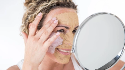 Gesichtsmasken im Test: 15 von 17 getesteten Gesichtsmasken schnitten mit der Note „sehr gut“ ab. (Foto: Christin Klose/dpa-tmn)