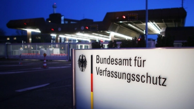 Das Bundesamt für Verfassungsschutz ist in Sorge: „In Deutschland soll das Vertrauen der Bevölkerung in Politik, Verwaltung, aber auch in die freien Medien untergraben werden.“ (Foto: Oliver Berg/dpa)
