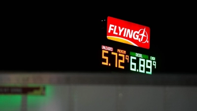 US-Benzinpreis steigt weiter an. (Archivbild) (Foto: Jenny Kane/AP/dpa)