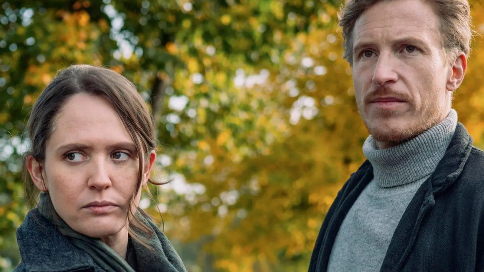 Murphy und Herbst scheinen Gefallen aneinander zu finden, doch beide bringen einiges an emotionalem Gepäck mit.  (Foto: Adrian Gross/ZDF/dpa)