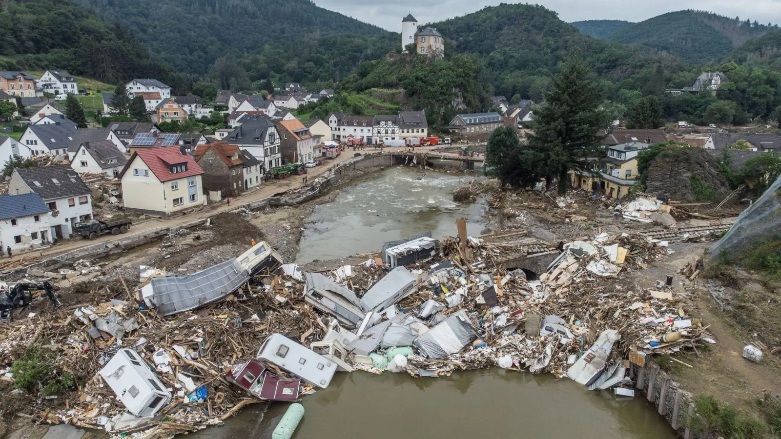 Bei der Flutkatastrophe im Ahrtal starben 2021 mehr als 100 Menschen. (Archivbild) (Foto: Boris Roessler/dpa)