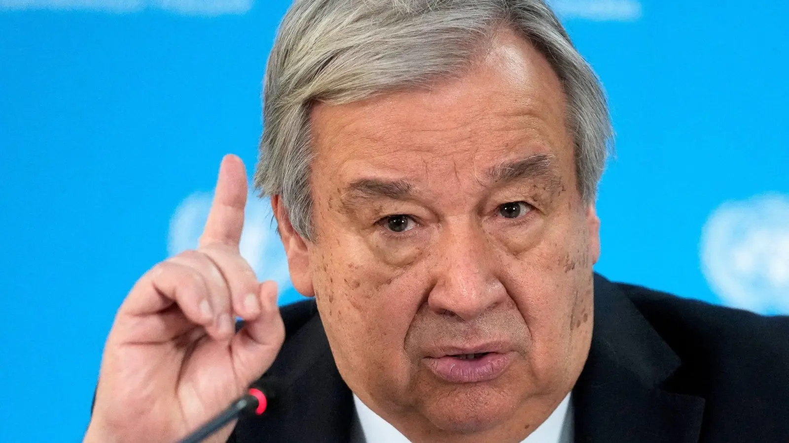 UN-Generalsekretär António Guterres drängt den Sicherheitsrat außergewöhnlich stark zum Handeln im Gaza-Krieg. (Foto: Khalil Senosi/AP/dpa)