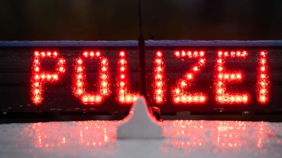 Die Polizisten nahmen dem Mann den Führerschein ab. (Symbolbild) (Foto: Soeren Stache/dpa)