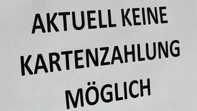 Die Zahlung per Giro- oder Kreditkarte in Deutschland war nach Angaben von Zahlungsdienstleistern bundesweit gestört (Symbolbild/Archivbild). (Foto: Christoph Dernbach/dpa)