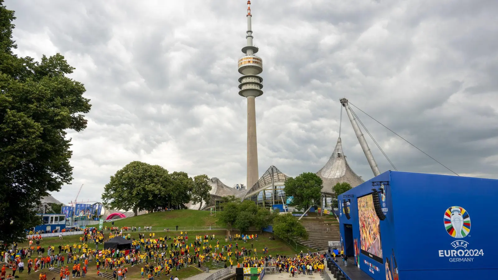 Die Fanzone in München bleibt am spielfreien Sonntag geschlossen. (Archivbild) (Foto: Stefan Puchner/dpa)