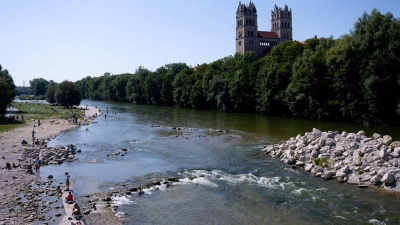 Abkühlung an heißen Tagen versprechen zum Beispiel Kirchen. (Archivbild) (Foto: Sven Hoppe/dpa)