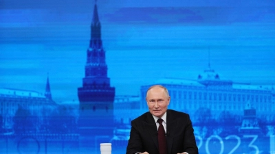 Russlands Präsident Wladimir Putin zeigte sich bei seiner jährlichen Pressekonferenz demonstrativ freundlich gegenüber westlichen Journalisten. (Foto: Gavriil Grigorov/Pool Sputnik Kremlin/AP/dpa)