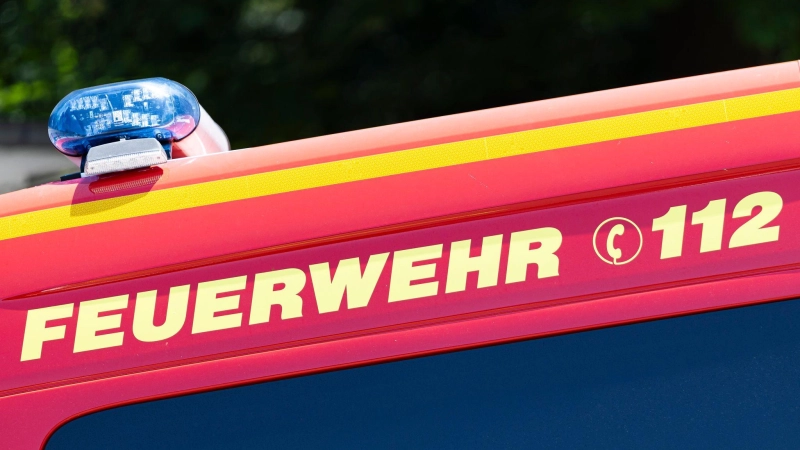 Der Brand am Kranzbergkogel dauert an. (Symbolbild) (Foto: Michael Matthey/dpa)