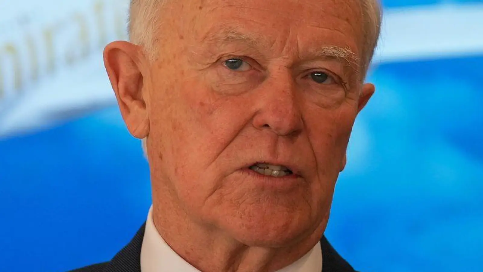 Der Chef von Emirates Airlines, Tim Clark, ist zuversichtlich, dass die Golfregion als wichtiges Drehkreuz und Reiseziel schnell wieder auf die Beine kommen wird (Archivbild) (Foto: Altaf Qadri/AP/dpa)