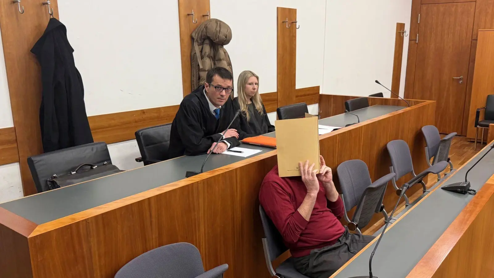 Im Prozess um den Armbrust-Mord in Bad Zwesten hat das Gericht eine lebenslange Haftstrafe verhängt. (Foto: Nicole Schippers/dpa)