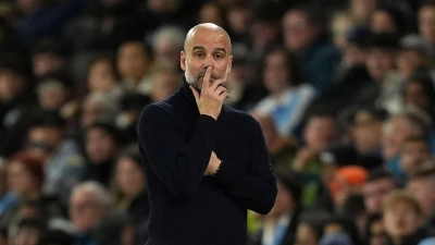 Ungewohnte Situation für Pep Guardiola: Sein Manchester City wird beim 0:4 gegen Tottenham Hotspur ausgekontert. (Foto: Martin Rickett/PA Wire/dpa)