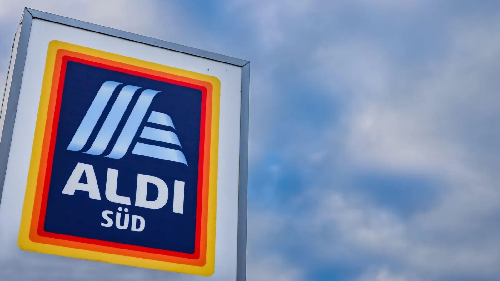 Die Kräutermischung wurde bundesweit in den Aldi-Märkten verkauft. (Symbolbild) (Foto: Christoph Reichwein/dpa)