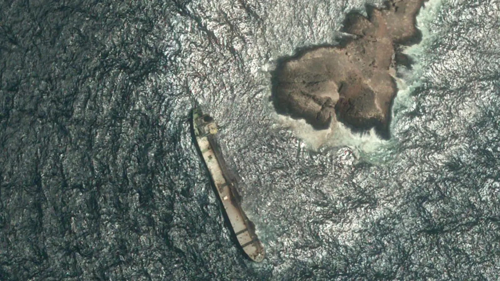 Satellitenbilder zeigen das Ausmaß der Verschmutzung durch den Tanker „Caroline Bezengi“. (Foto: Uncredited/Pléiades © CNES 2026, Distribution Airbus DS/dpa)