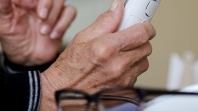 Bei einer Übergabe nahmen die Beamten den Verdächtigen fest. (Symbolbild) (Foto: Roland Weihrauch/dpa)