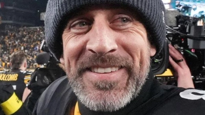 Aaron Rodgers hat mit den Pittsburgh Steelers die Playoffs erreicht. (Foto: Gene J. Puskar/AP/dpa)