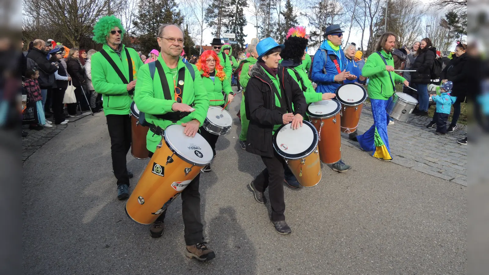 Mit ihren Trommeln sorgten die Batukeros für schmissige Rhythmen. (Foto: Peter Zumach)