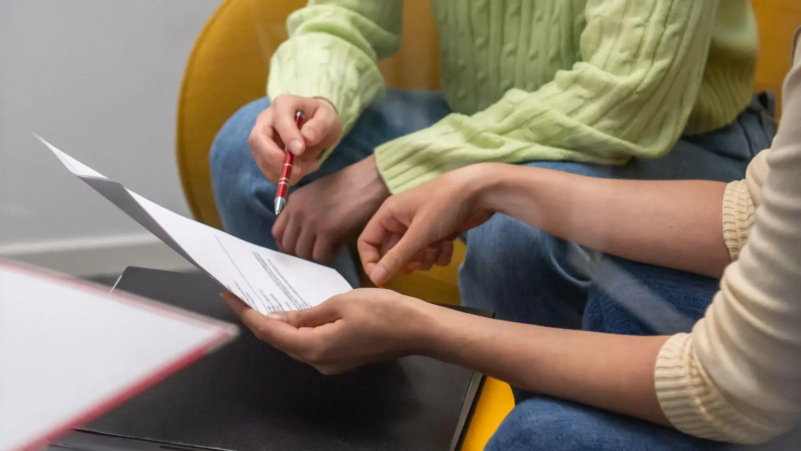 Selbstbestimmung: In einer psychiatrischen Patientenverfügung kann man festlegen, welche medizinischen Maßnahmen in einer psychischen Krisensituation angewandt werden sollen und welche man ablehnt. (Foto: Nico Tapia/dpa-tmn)