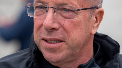 Trainer Markus Kauczinski fährt mit seinem Team zuversichtlich nach Regensburg. (Archivbild) (Foto: Peter Kneffel/dpa)