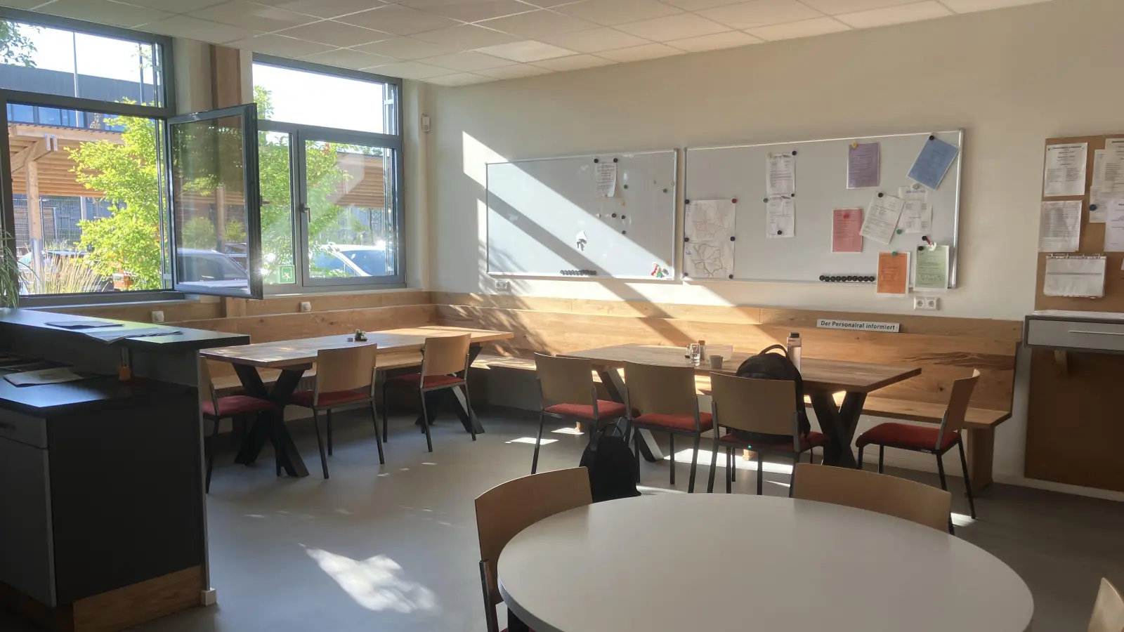 Die Gestaltung der alten und neuen Räumlichkeiten wurde an den aktuellen Anforderungen einer gesunden Arbeitsplatzgestaltung ausgerichtet.  (Foto: Lukas Walz)