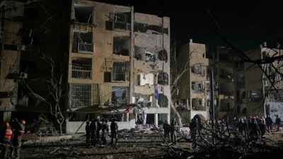 Iranische Raketen sind im Süden Israels eingeschlagen.   (Foto: Ohad Zwigenberg/AP/dpa)