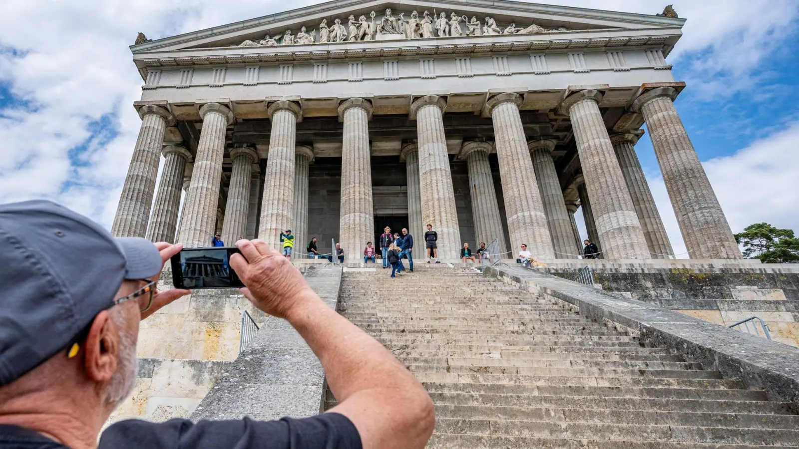 Die Walhalla ist ein beliebtes Ausflugsziel. (Foto: Armin Weigel/dpa)