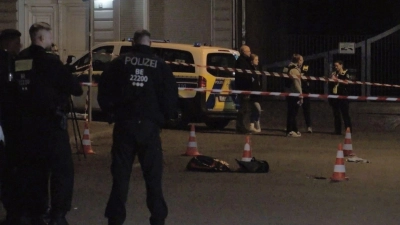 Der Polizist schwebte zwischenzeitlich in Lebensgefahr und wurde in einem Krankenhaus notoperiert.  (Foto: Julius-Christian Schreiner/dpa)