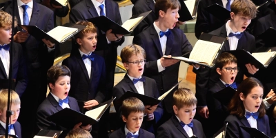 In Hochform: der Windsbacher Knabenchor unter der Leitung von Ludwig Böhme mit Bach-Kantaten. (Foto: Jim Albright)