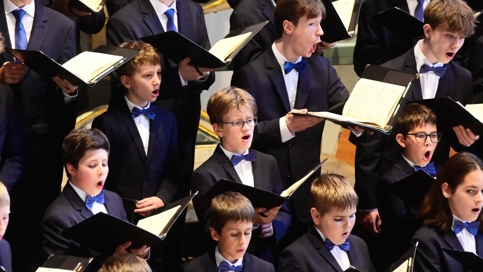 In Hochform: der Windsbacher Knabenchor unter der Leitung von Ludwig Böhme mit Bach-Kantaten. (Foto: Jim Albright)