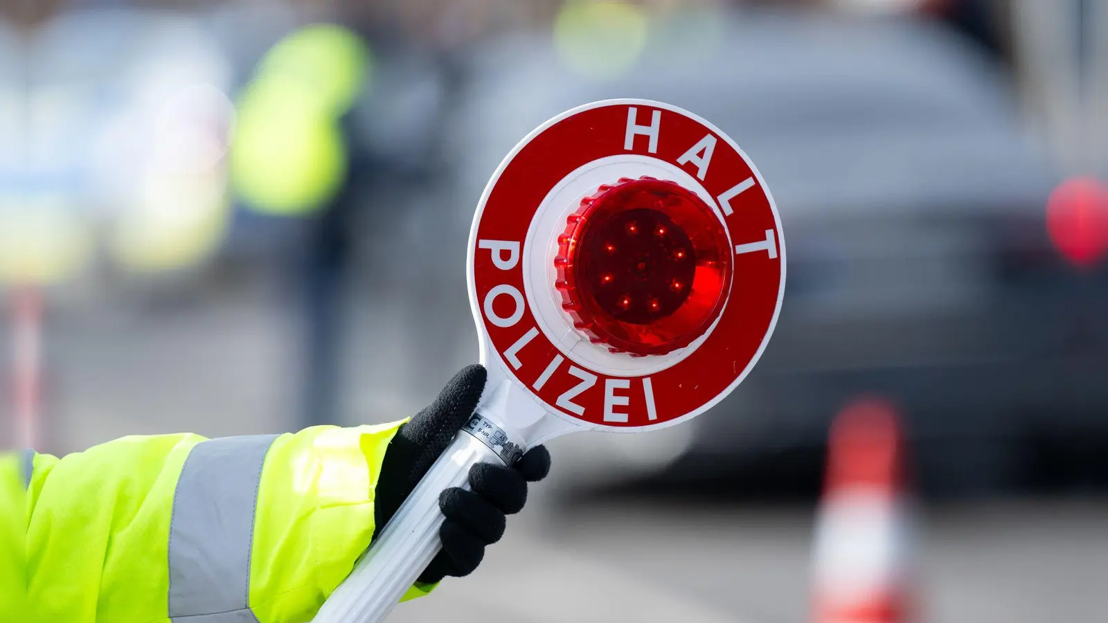 Der Verdächtige hat bei der letzten Kontrolle seinen Fürherschein nicht vorweisen können. (Symbolbild) (Foto: Sven Hoppe/dpa)