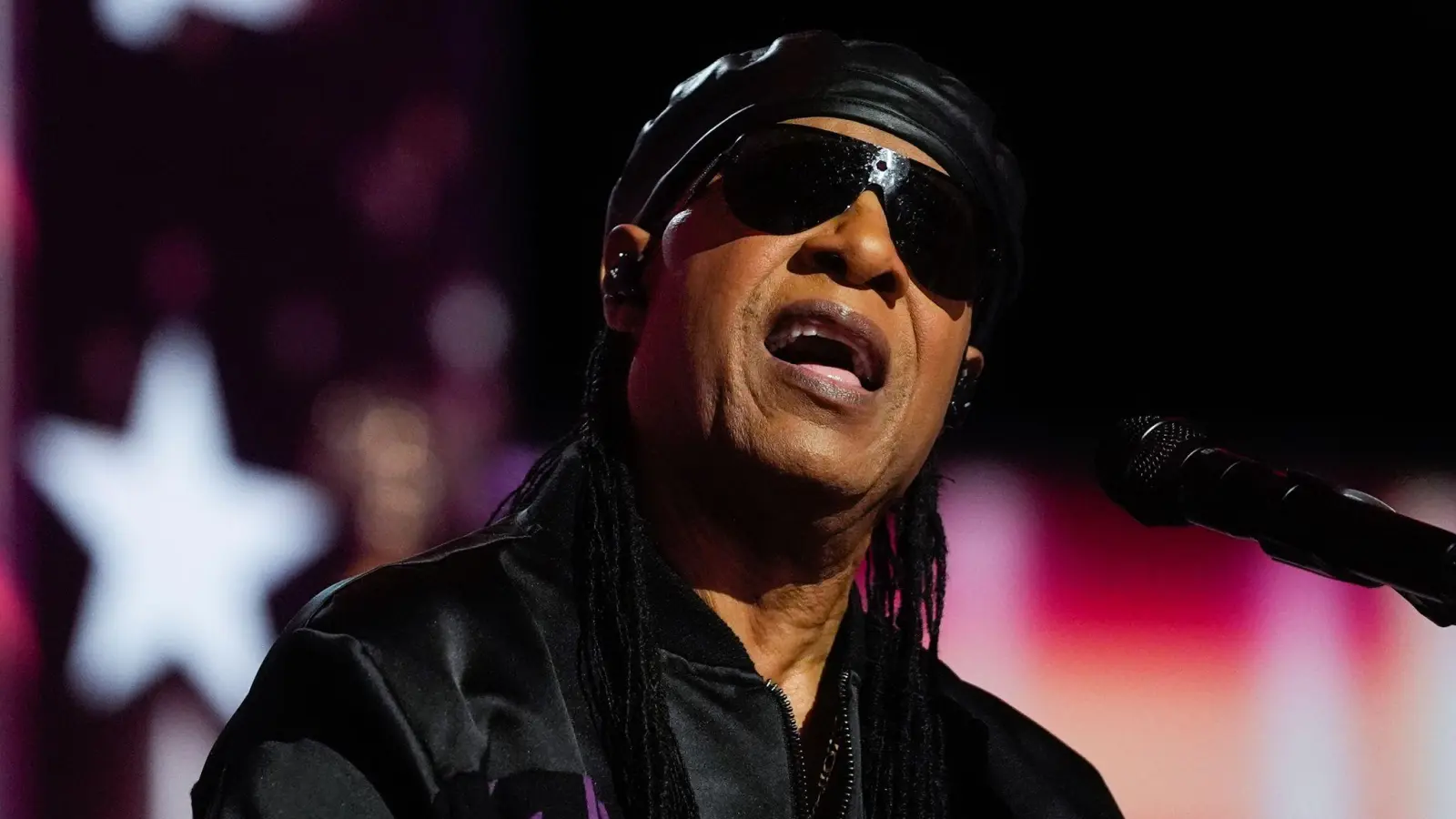 Noch immer auf der Bühne: Stevie Wonder (Foto: Erin Hooley/AP/dpa)