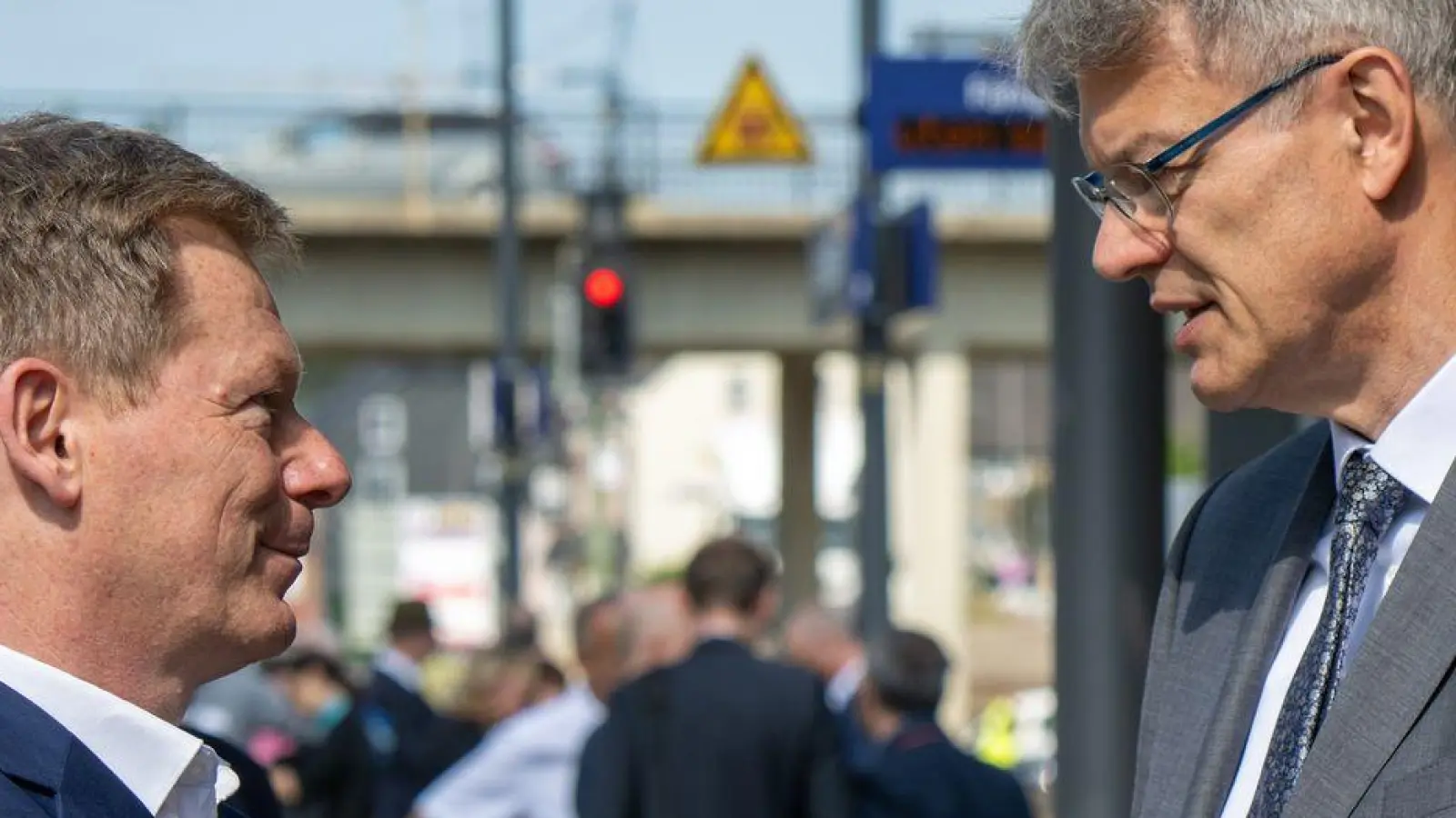 Der neue Verkehrsminister, Patrick Schnieder (CDU, rechts), und Bahnchef Richard Lutz müssen sich noch einspielen. (Archivbild) (Foto: Harald Tittel/dpa)