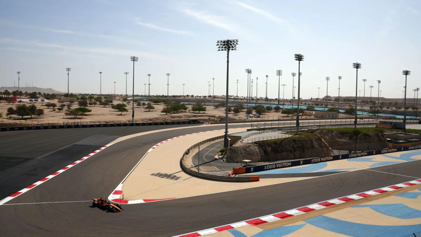 Auf dem Bahrain International Circuit wird 2026 offenbar nicht gefahren. (Archivbild) (Foto: Bradley Collyer/PA Wire/dpa)