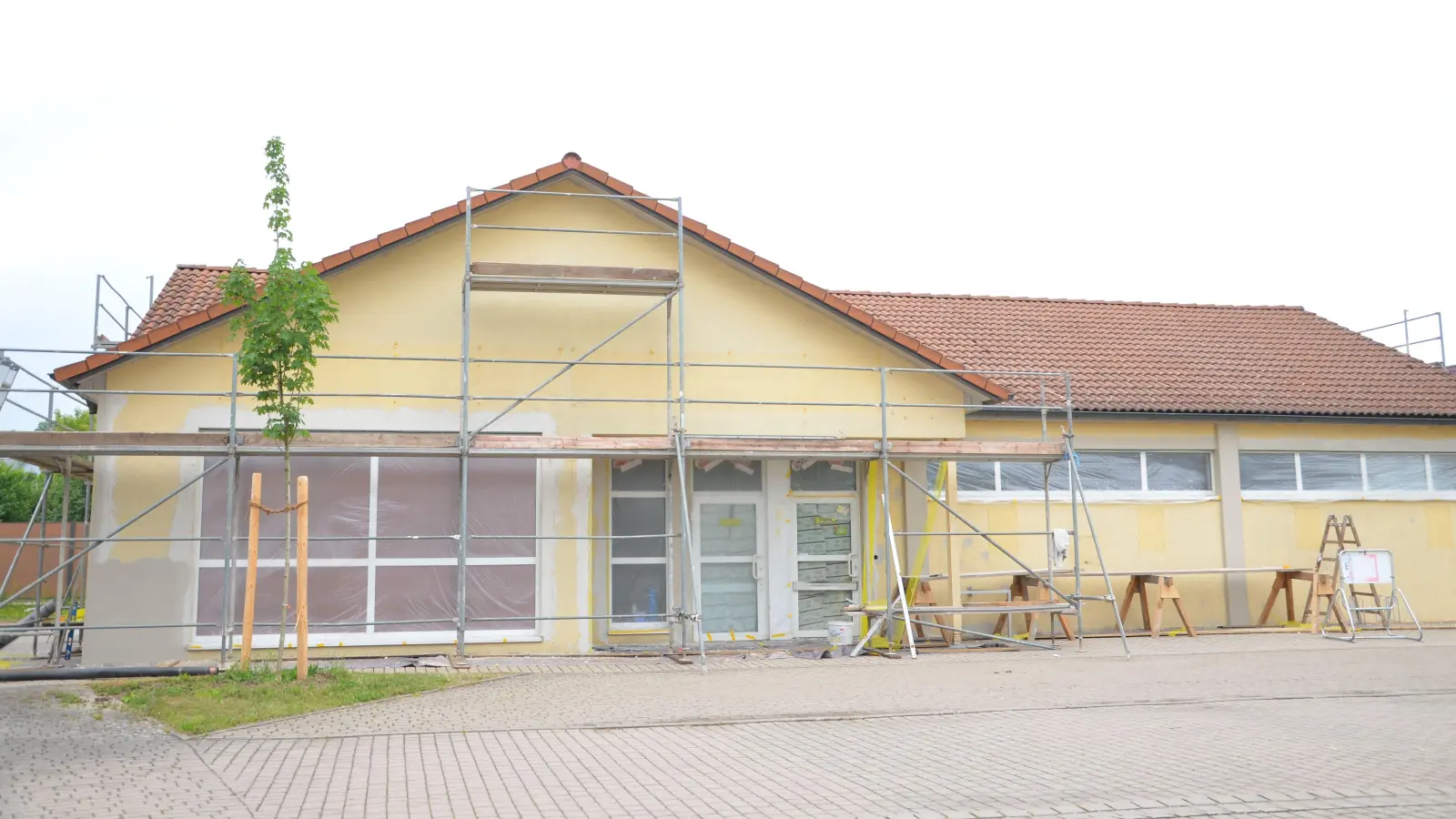 Noch laufen die Arbeiten für den Einkaufsmarkt in Baudenbach. Er soll im Herbst eröffnen. (Foto: Christa Frühwald)