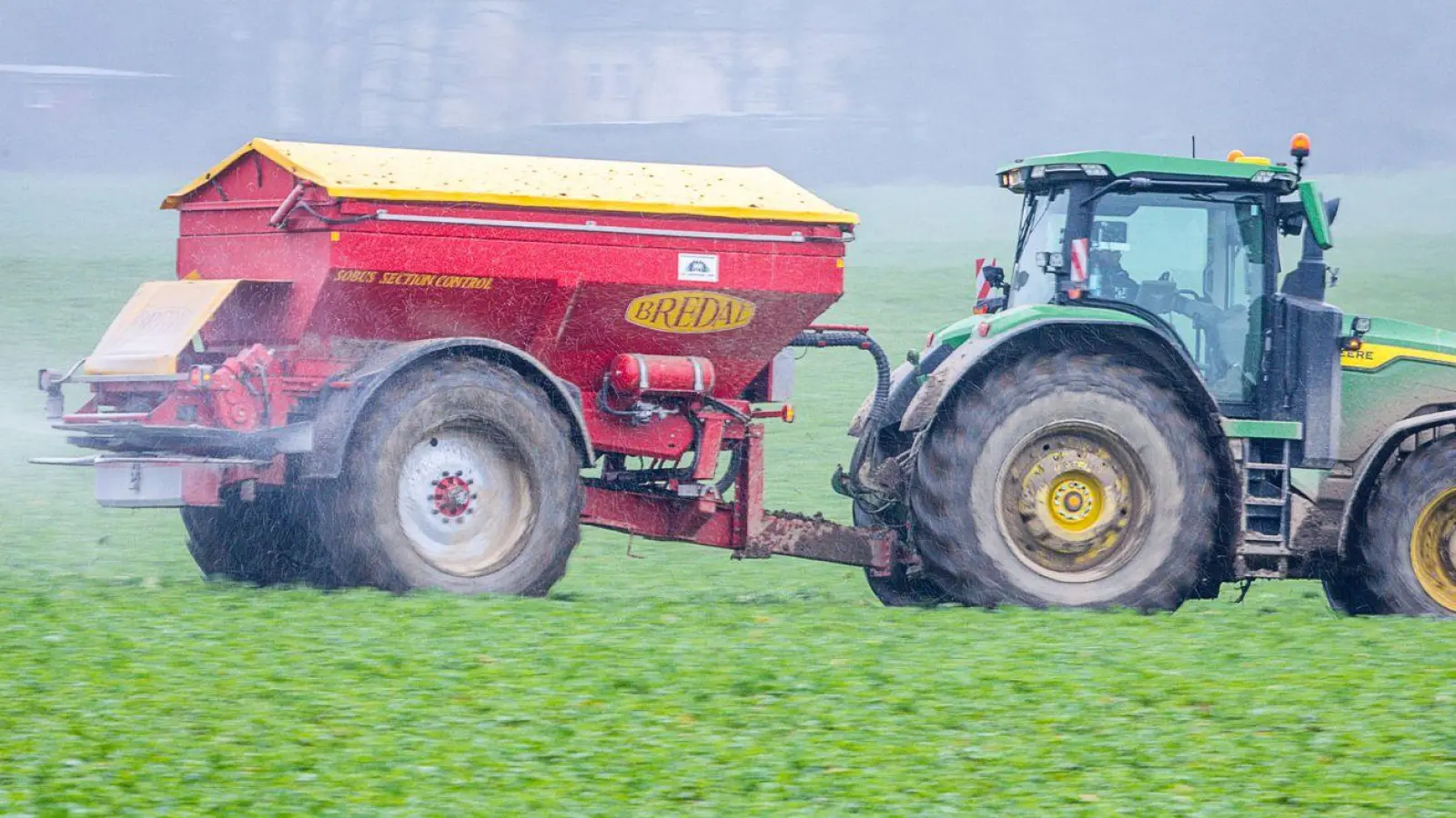 Für den Kauf von Düngemittel aus Russland dürften in der EU bald hohe Zusatzzölle fällig werden. (Symbolbild) (Foto: dpa)