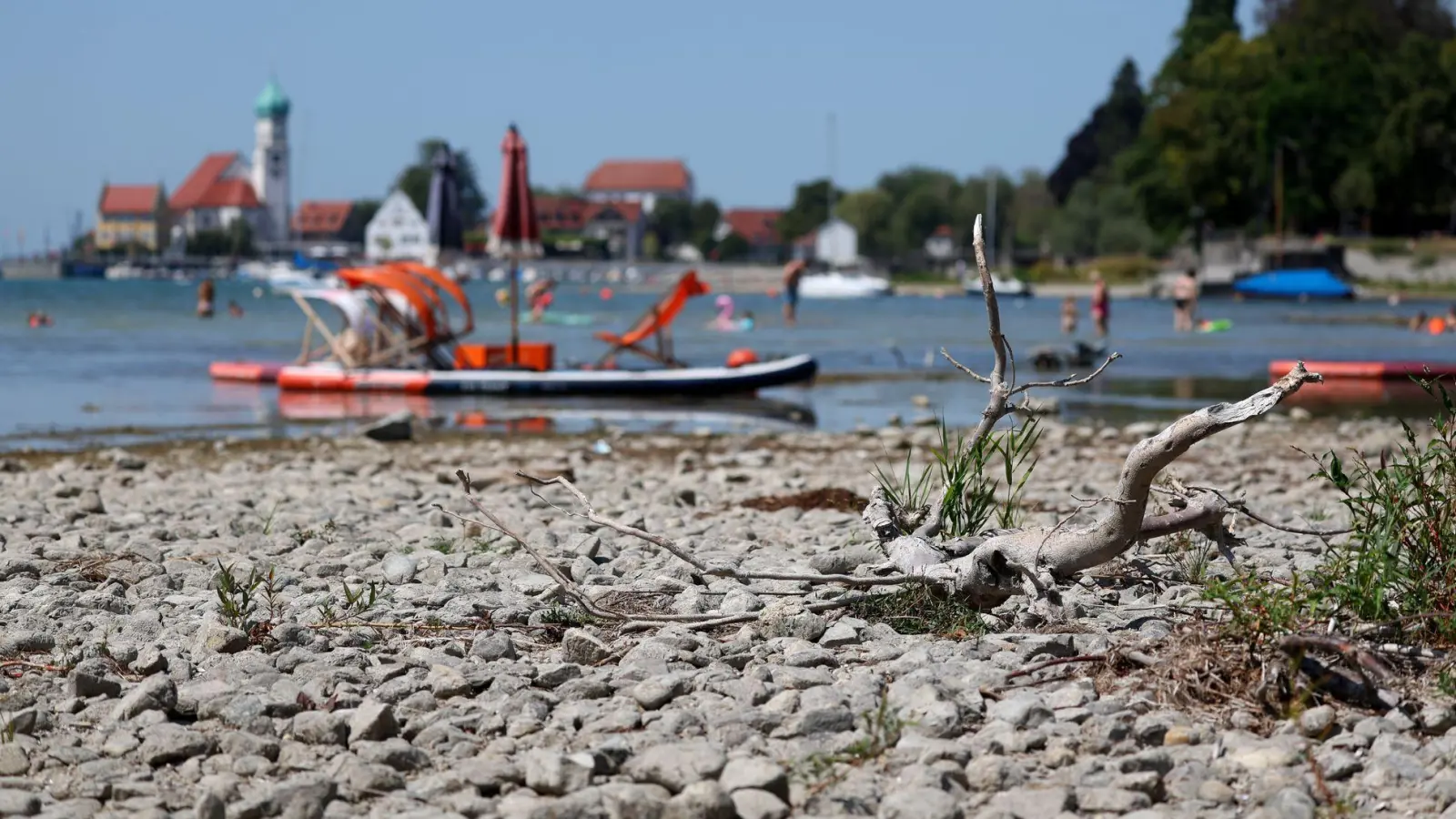 Viele Seen haben in Bayern niedrige Wasserstände. (Symbolbild)  (Foto: Karl-Josef Hildenbrand/dpa)