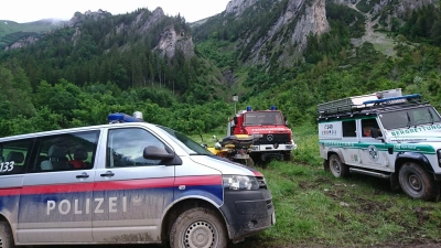 Zwei deutsche Bergsteiger sind nach einer eisigen Nacht aus Bergnot gerettet worden. (Foto: Roland Theny/Filmteam-Austria/apa/dpa)