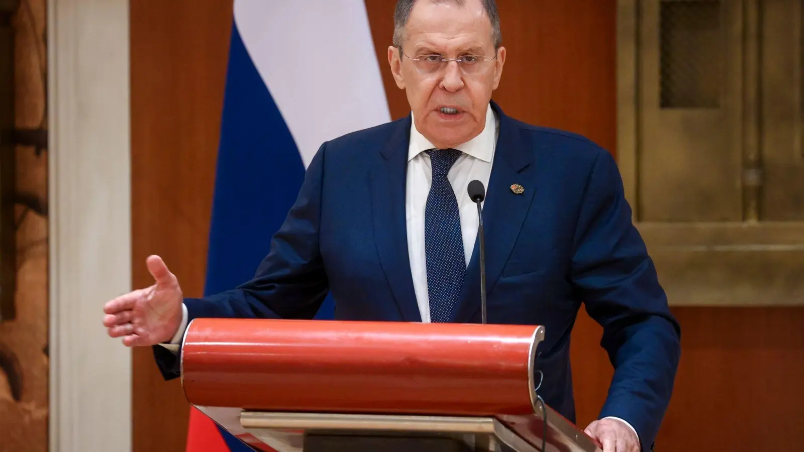 Der russische Außenminister Lawrow hat sich am Rande des G20-Treffens der Außenminister auch mit seinem US-Amtskollegen Blinken getroffen. (Foto: Uncredited/Russian Foreign Ministry Press Service/AP/dpa)