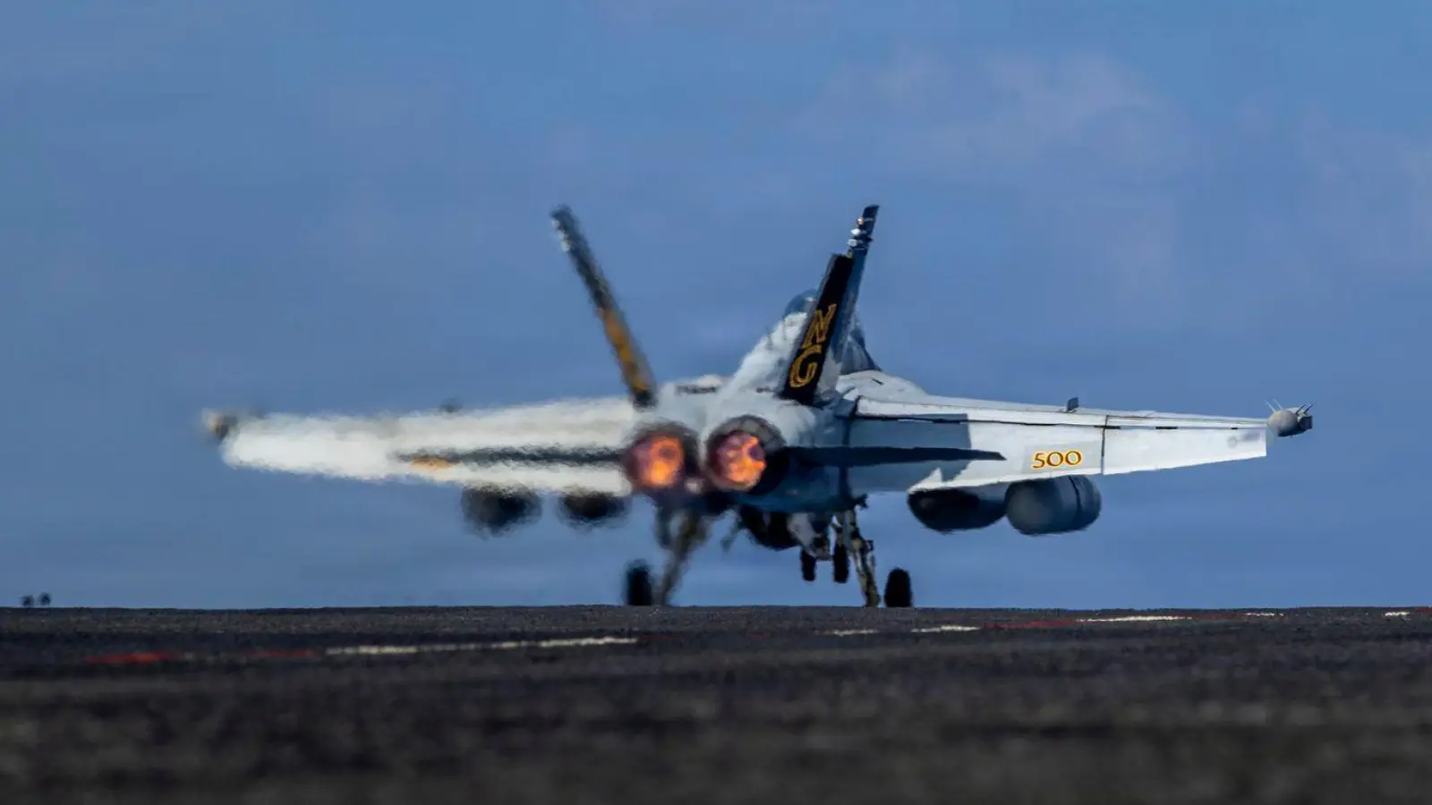 Neben Kampfflugzeugen wurden auch Marschflugkörper eingesetzt. (Archivbild) (Foto: Seaman Daniel Kimmelman/US Navy/AP/dpa)