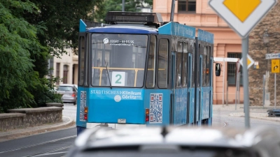 Ein gut ausgebauter ÖPNV macht Regionen für Touristen und Arbeitgeber attraktiv - und trägt somit zur Bruttowertschöpfung bei. (Symbolbild) (Foto: Soeren Stache/dpa)
