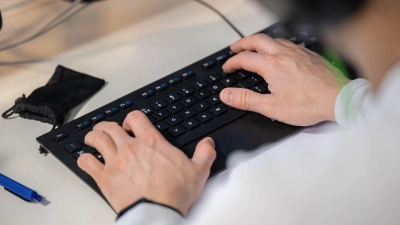 Welche Tastatur darf&#39;s denn sein? Die Auswahl ist groß - günstige Modelle gibt es schon für unter 20 Euro, teure Tastaturen können bis zu 200 Euro kosten. (Foto: Sebastian Gollnow/dpa/dpa-tmn)