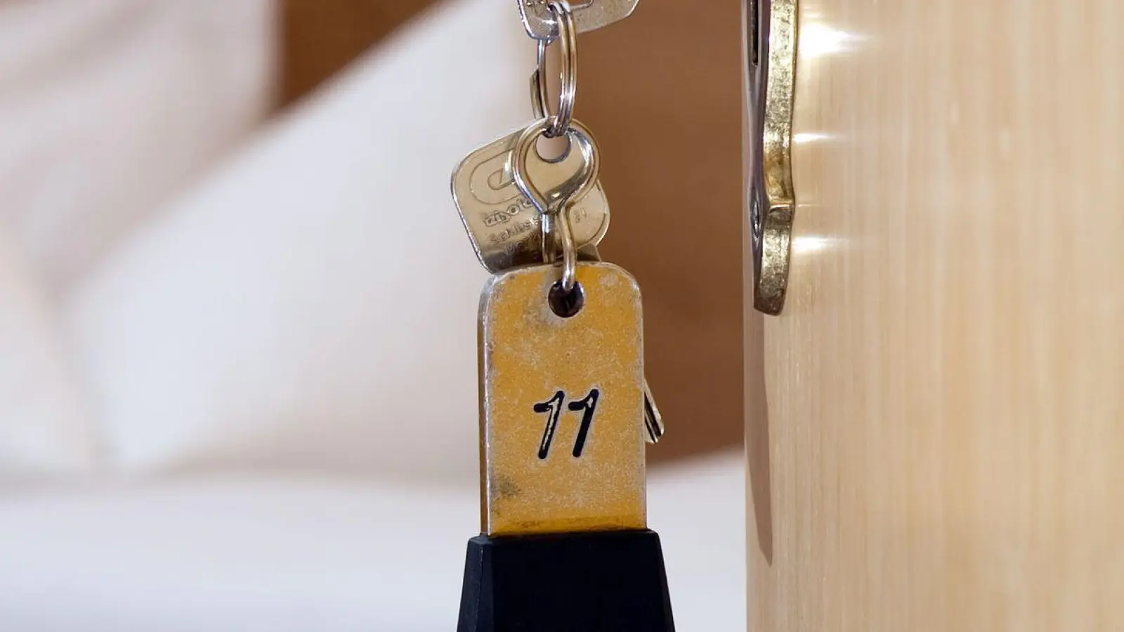 Mit einem gefundenen Schlüssel gelang der 37-Jährige in das Hotelzimmer. (Symbolbild) (Foto: Swen Pförtner/dpa)