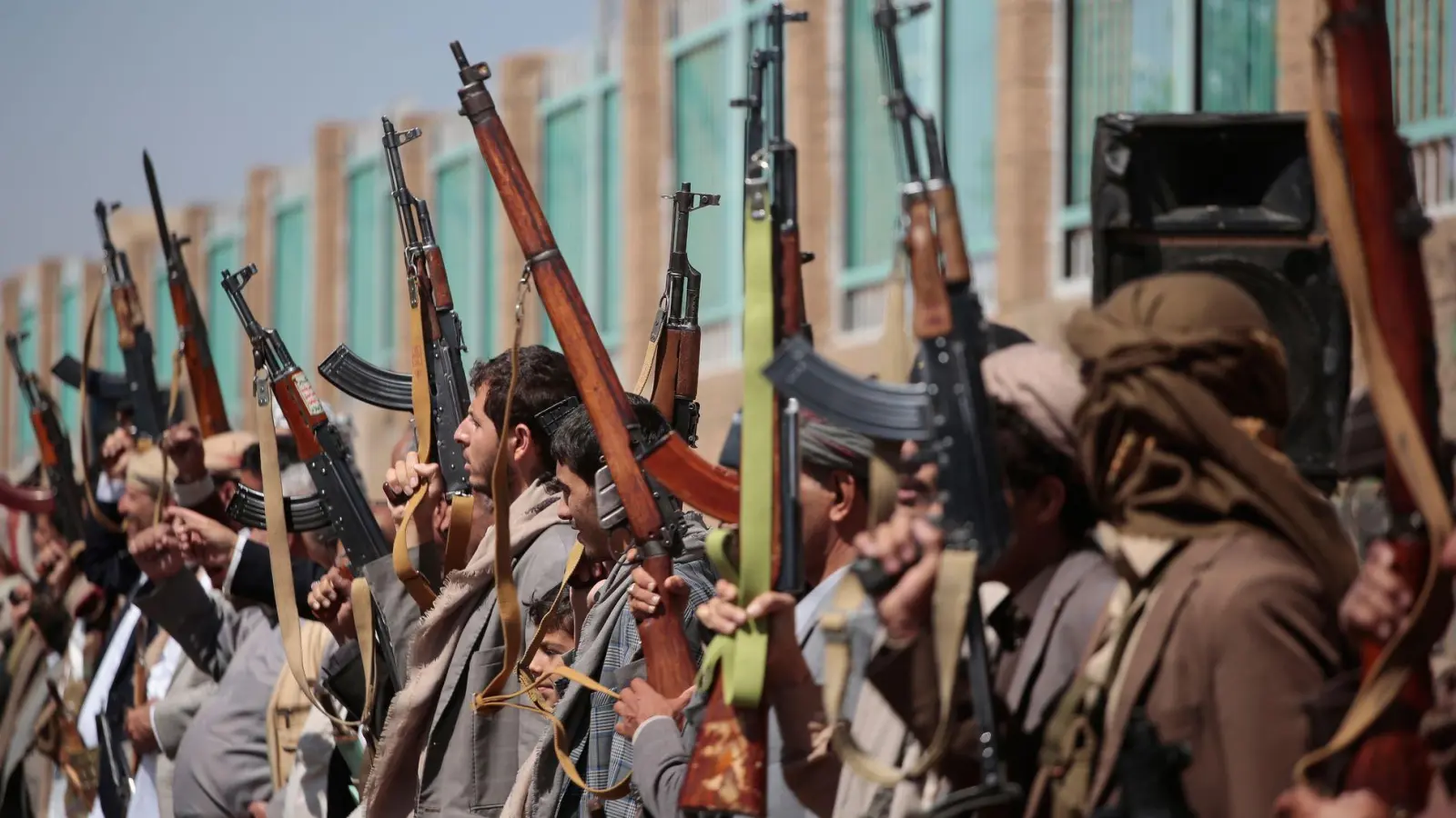 Die Huthi hatten in den vergangenen Monaten strategisch wichtige Gebiete im Jemen erobert. (Foto: Osamah Abdulrahman/AP/dpa)