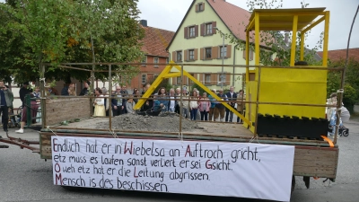 Der Umzug fasst die Highlights des vergangenen Jahres zusammen.  (Foto: HELMUT MEIXNER)