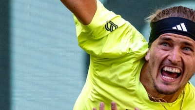 Alexander Zverev hat sich in Halle ins Viertelfinale gekämpft. (Foto: David Inderlied/dpa)