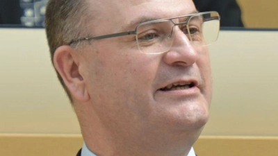 Finanz- und Heimatminister Albert Füracker (CSU) will den Grenzraum zu Tschechien in den Fokus der bayerischen Heimatstrategie nehmen. (Archivbild) (Foto: Malin Wunderlich/dpa)